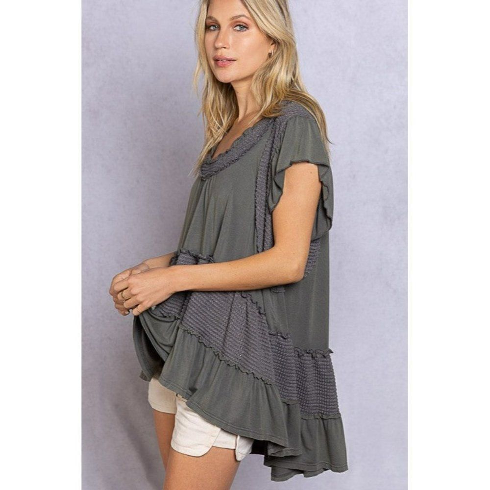 POL Caught in a Breeze Ruffle Top in Charcoal SMT2076 - Picture 4 of 5